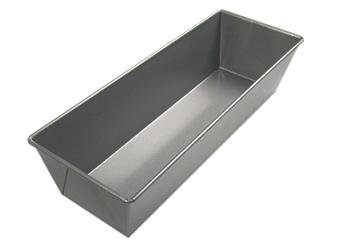 Cake mould with folded edges